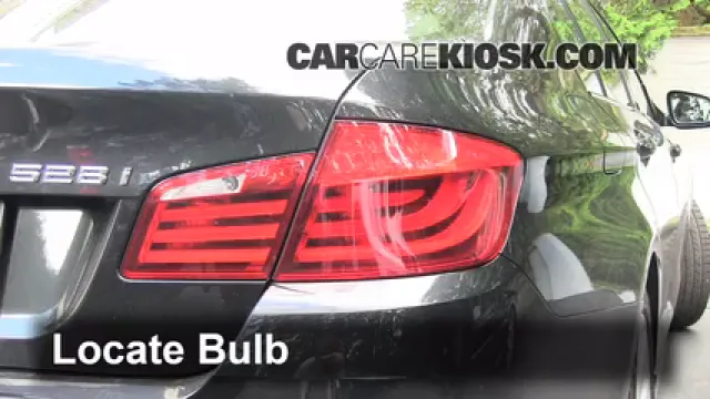 2012 BMW 528i xDrive 2.0L 4 Cyl. Turbo Éclairage Feux de marche arrière (remplacer une ampoule)